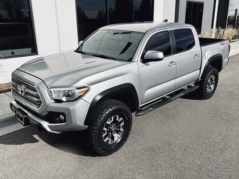 Used 2016 Toyota Tacoma TRD Off-Road image 24