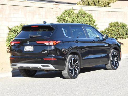 Used 2023 Mitsubishi Outlander SE image 19