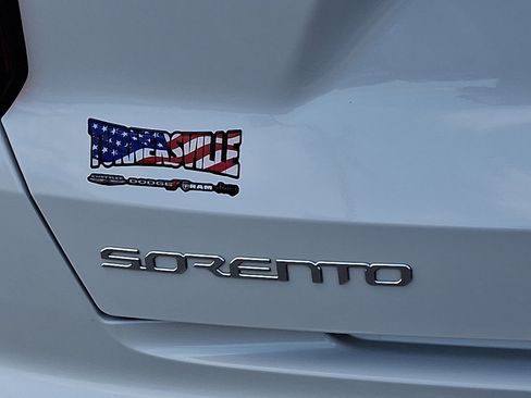 Used 2023 Kia Sorento EX image 17