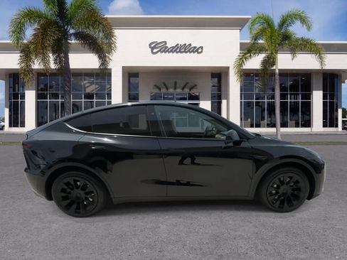 Used 2024 Tesla Model Y Long Range RWD image 16