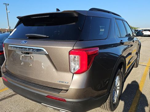 Used 2021 Ford Explorer XLT w/ Equipment Group 202A AWD/4WD image 2