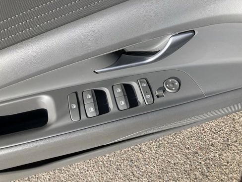 Used 2023 Hyundai Elantra Blue image 12