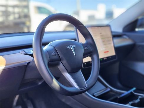 Used 2020 Tesla Model 3 image 19