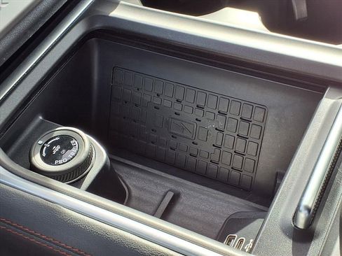 Used 2025 Ford Expedition Active image 13