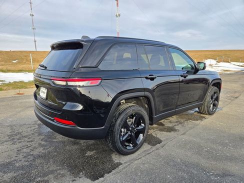New 2025 Jeep Grand Cherokee Altitude image 3
