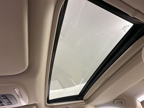 Used 2020 Toyota Avalon XLE w/ Moonroof Package image 20