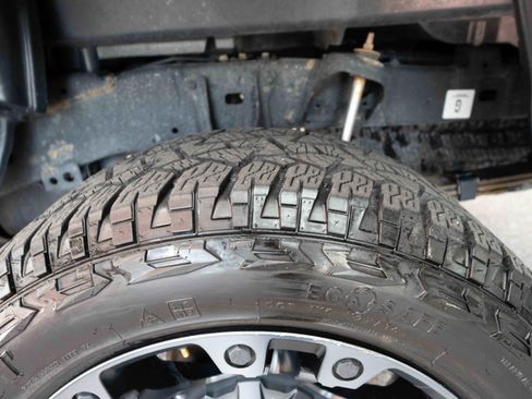 Used 2021 Toyota Tacoma TRD Off-Road image 29