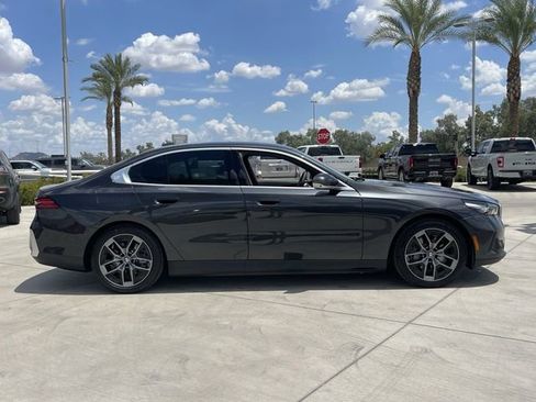 New 2026 BMW i5 eDrive40 w/ Premium Package image 5