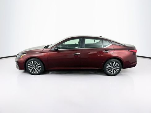 Used 2025 Nissan Altima 2.5 SV FWD image 4