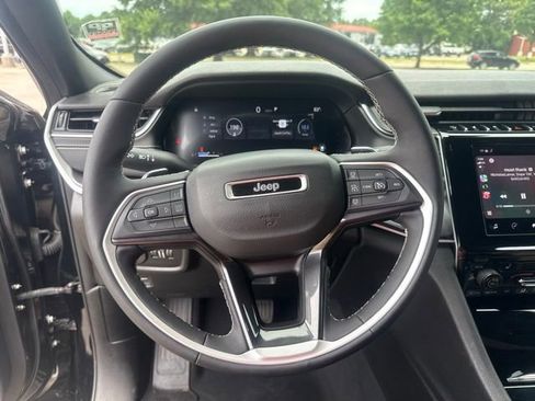 Used 2023 Jeep Grand Cherokee Altitude RWD image 28