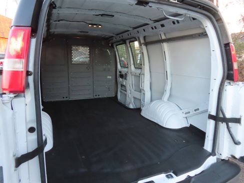 Used 2015 Chevrolet Express 2500 image 14