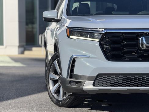 Used 2023 Honda Pilot Elite image 2