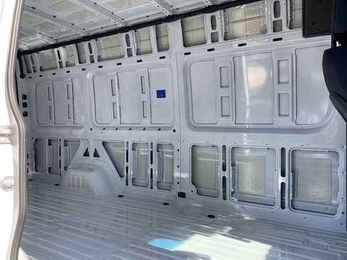 Used 2023 Mercedes-Benz Sprinter 2500 image 11