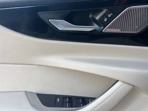 Used 2020 Jaguar XE S RWD image 10