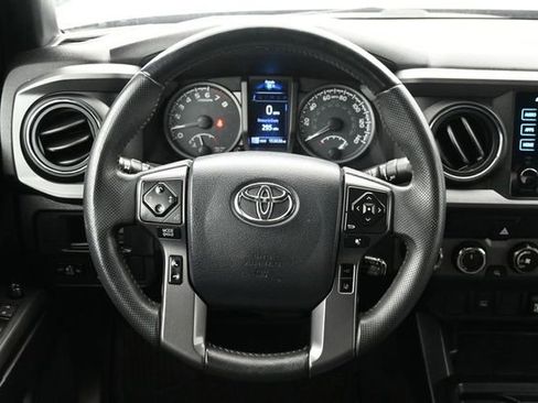Used 2019 Toyota Tacoma TRD Sport AWD/4WD image 23
