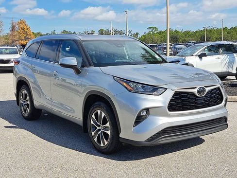 Certified 2020 Toyota Highlander XLE image 2