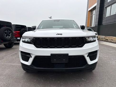 Used 2023 Jeep Grand Cherokee Altitude AWD/4WD image 8