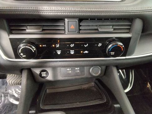 Used 2024 Nissan Rogue S FWD image 19