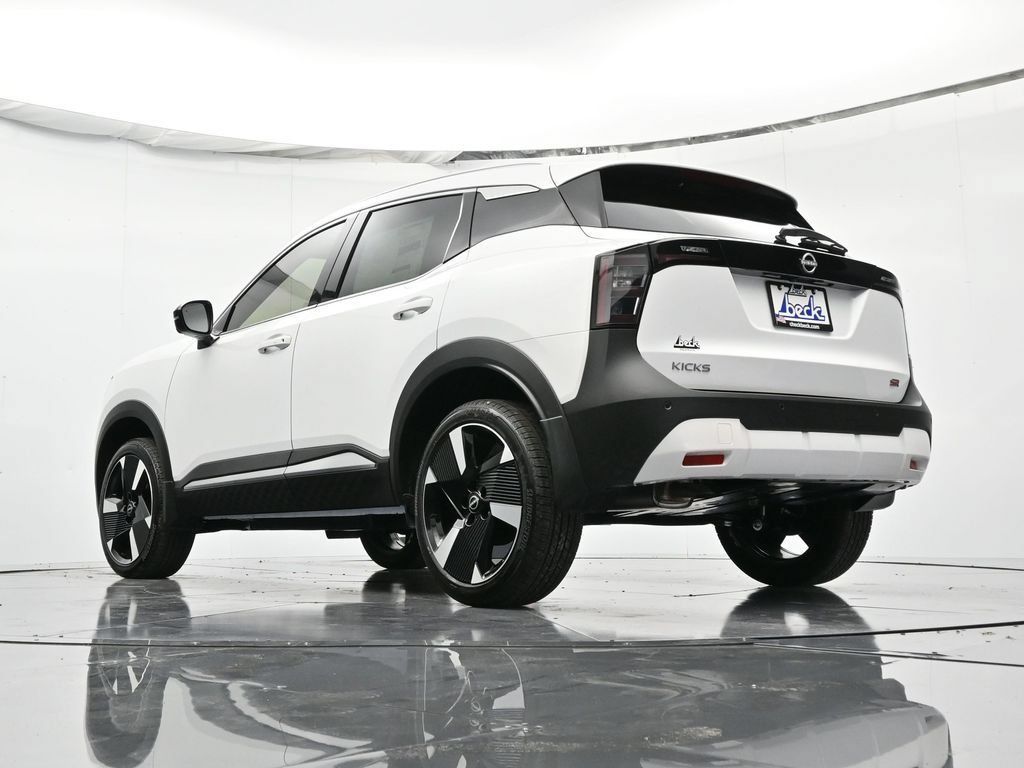 New 2026 Nissan Kicks SR FWD image 40