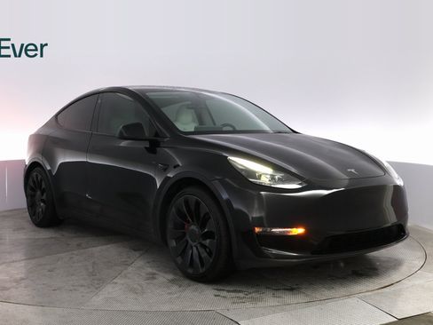 Used 2022 Tesla Model Y Performance image 4