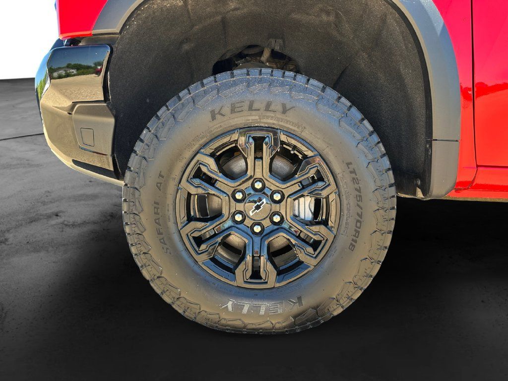 Used 2025 Chevrolet Silverado 1500 ZR2 w/ Technology Package AWD/4WD image 11