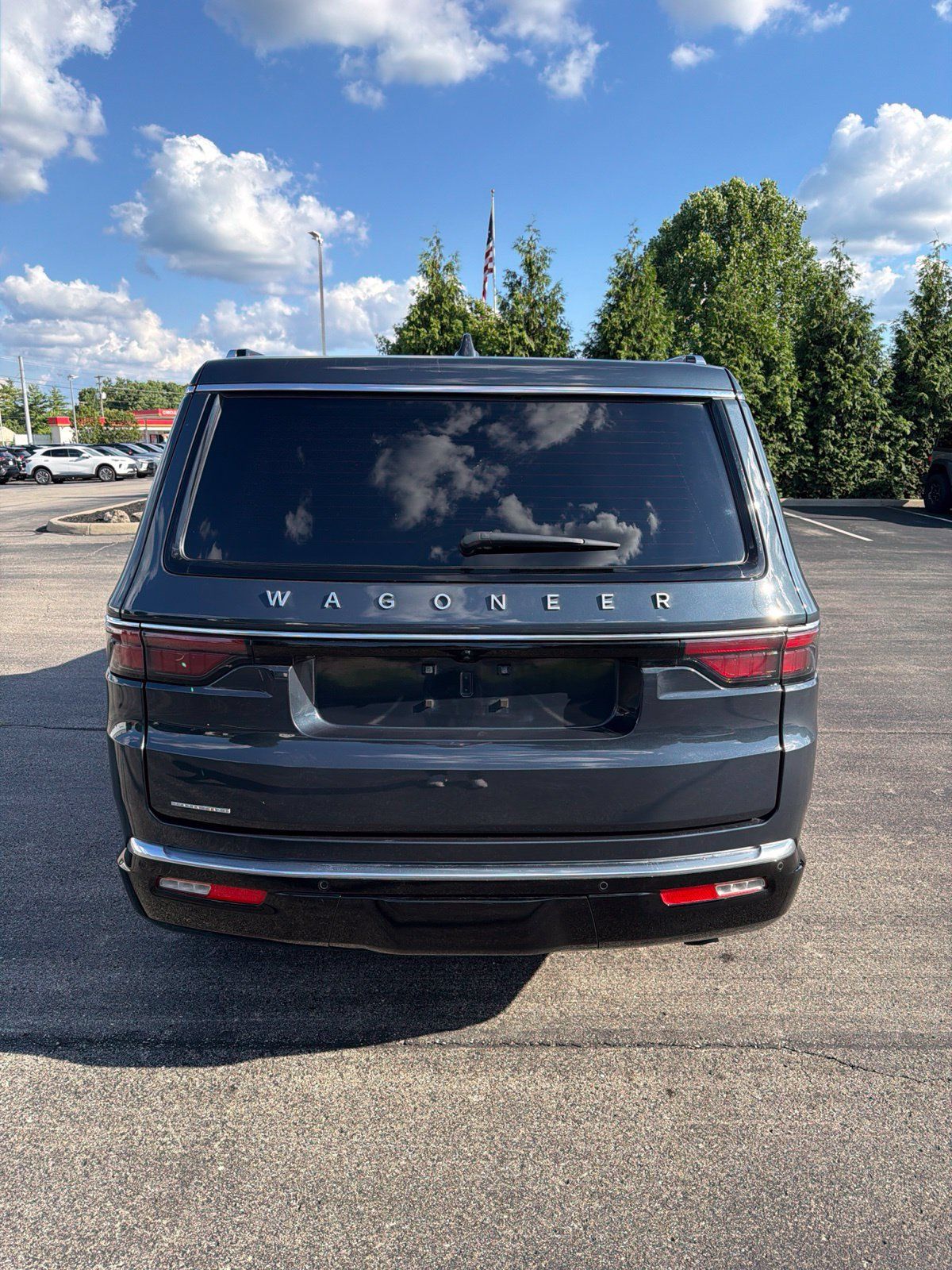 Used 2023 Jeep Wagoneer 4WD w/ Premium Group I image 4