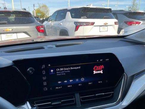 Used 2025 Chevrolet Trax LT image 17