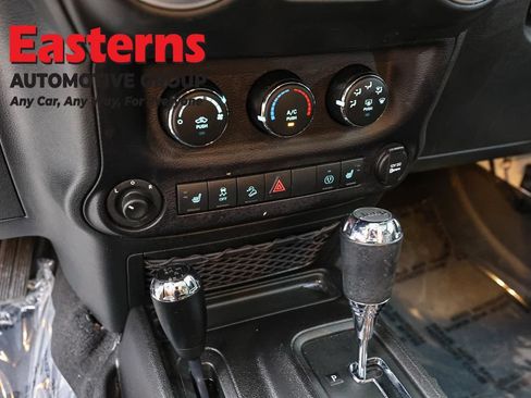 Used 2015 Jeep Wrangler Unlimited Sahara w/ Connectivity Group AWD/4WD image 22