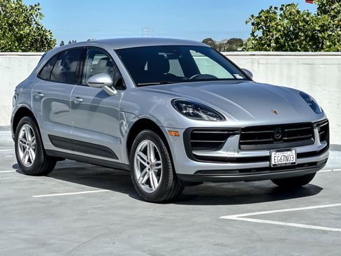 Used 2026 Porsche Macan AWD/4WD image 10