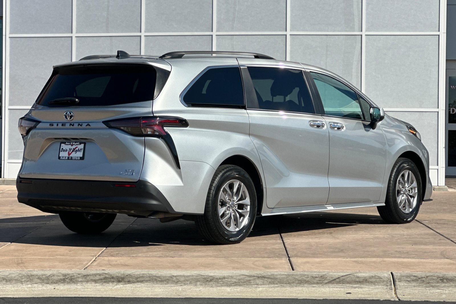 Certified 2024 Toyota Sienna XLE FWD image 4