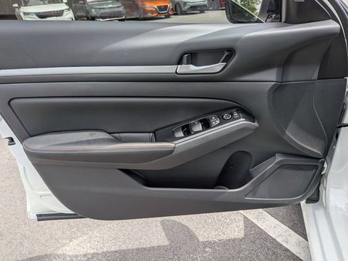 Used 2024 Nissan Altima 2.5 SR w/ SR Premium Package FWD image 10