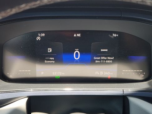 Used 2022 Volkswagen Taos SE w/ Panoramic Sunroof Package FWD image 19