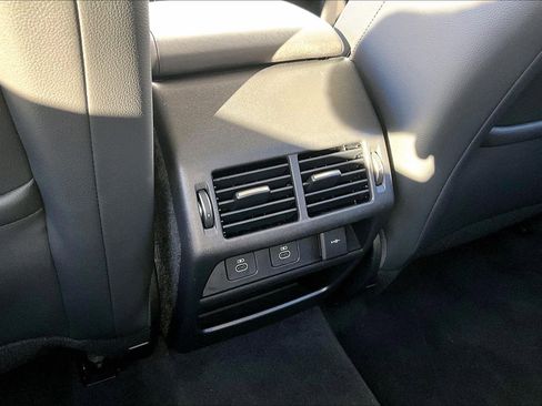 Used 2025 Land Rover Discovery Sport S image 34