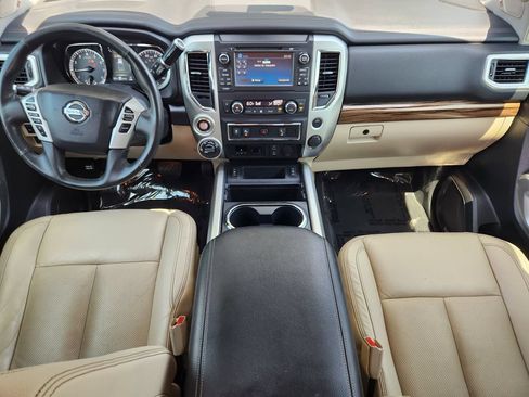 Used 2018 Nissan Titan SL w/ Chrome Package AWD/4WD image 16