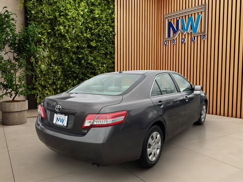 Used 2010 Toyota Camry LE image 25