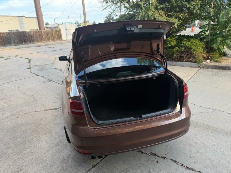 Used 2016 Volkswagen Jetta SE FWD image 16