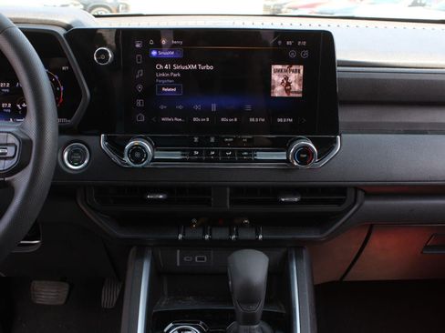 Used 2024 Chevrolet Colorado Trail Boss w/ Advanced Trailering Package AWD/4WD image 11