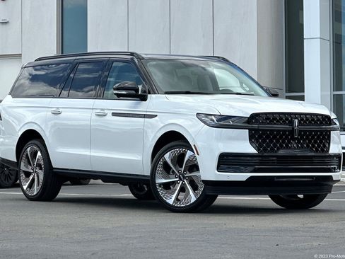 New 2026 Lincoln Navigator L Black Label w/ Black Label Special Edition AWD/4WD image 1