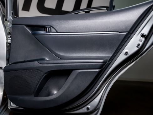 Used 2018 Toyota Camry LE image 37