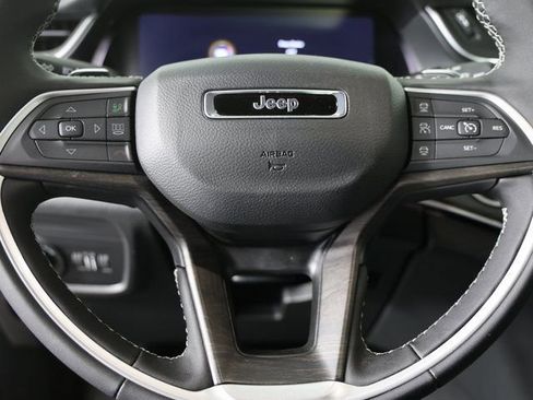 New 2025 Jeep Grand Cherokee Limited w/ Black Appearance Package image 14