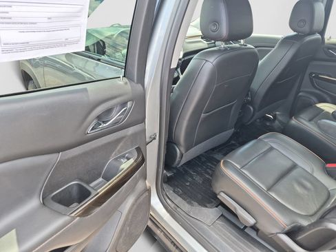 Used 2023 GMC Acadia AT4 w/ Technology Package AWD/4WD image 9