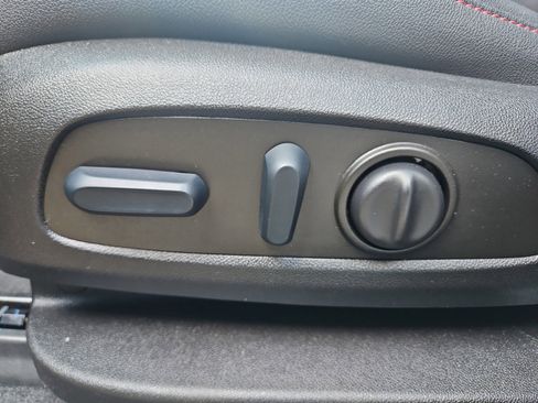 Used 2022 Chevrolet Blazer RS w/ Enhanced Convenience Package image 8