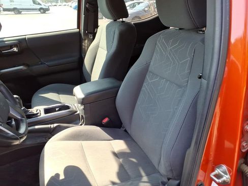 Used 2017 Toyota Tacoma TRD Off-Road w/ Tow Package (A/T) image 13