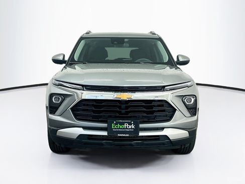 Used 2025 Chevrolet TrailBlazer LT AWD/4WD image 2