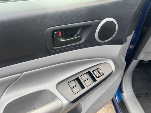 Used 2014 Toyota Tacoma PreRunner w/ TRD Sport Package image 18