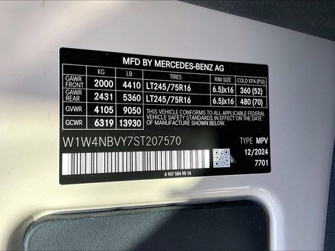 Used 2025 Mercedes-Benz Sprinter 2500 image 25