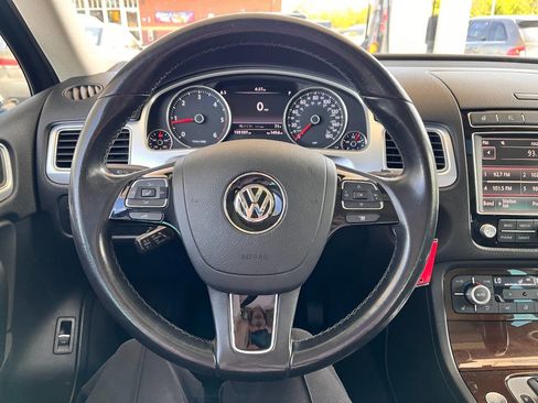 Used 2016 Volkswagen Touareg Executive AWD/4WD image 10
