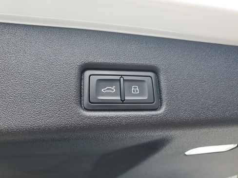 Used 2025 Audi Q5 Premium w/ Convenience Package AWD/4WD image 9