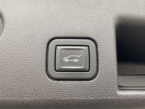 Used 2023 Chevrolet Equinox Premier AWD/4WD image 30