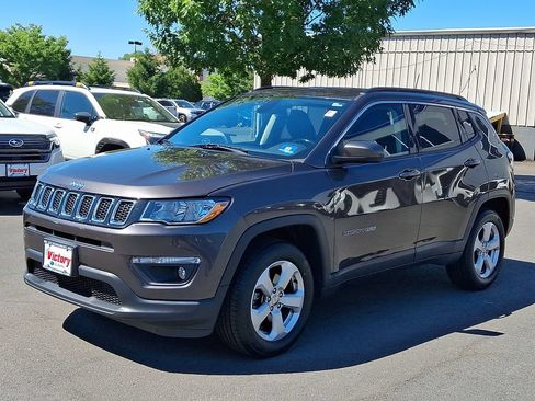 Used 2020 Jeep Compass Latitude w/ Popular Equipment Group AWD/4WD image 3